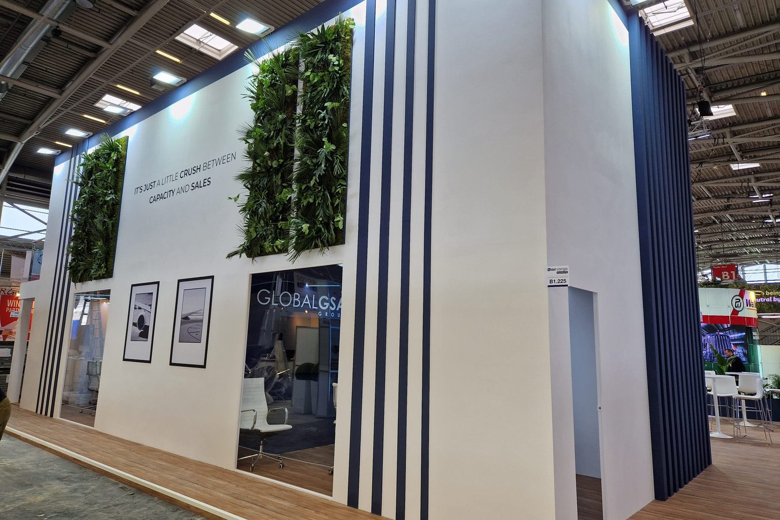 Double-decker exhibition stand